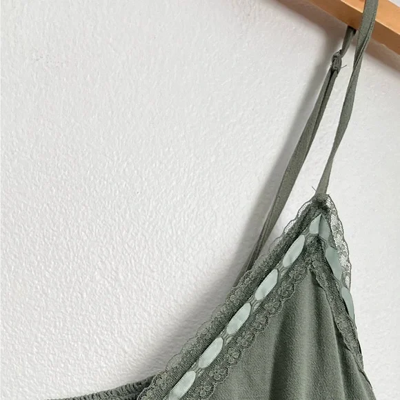 Aeropostale Olive Solid V-Neck Lace-Trimmed Babydoll
Slip Dress - Picture 12 of 13